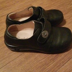 Nursing shoes